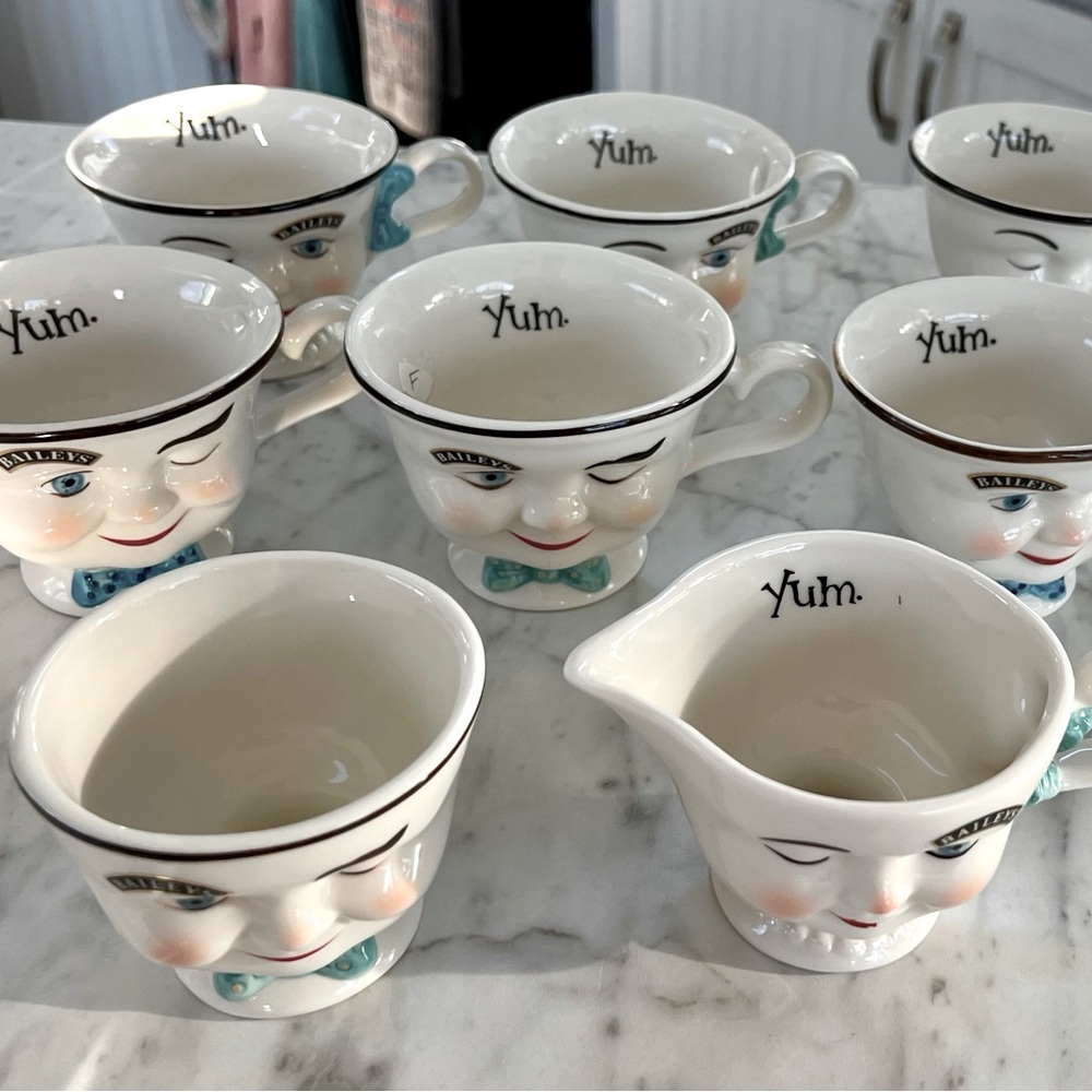 Set 8 Bailey’s Irish Coffeee Cups with Creamer & Sugar in pristine condition.